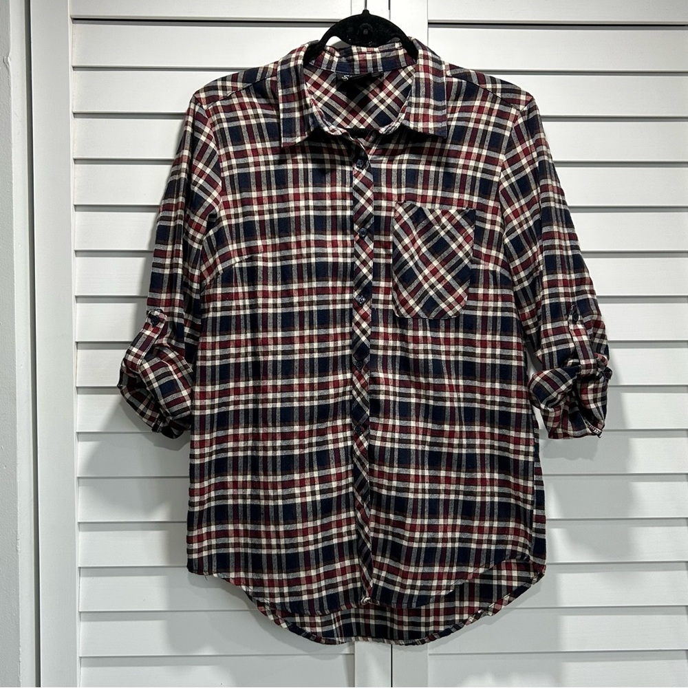 2/$15 🐧 Lightweight Plaid Flannel Button Up